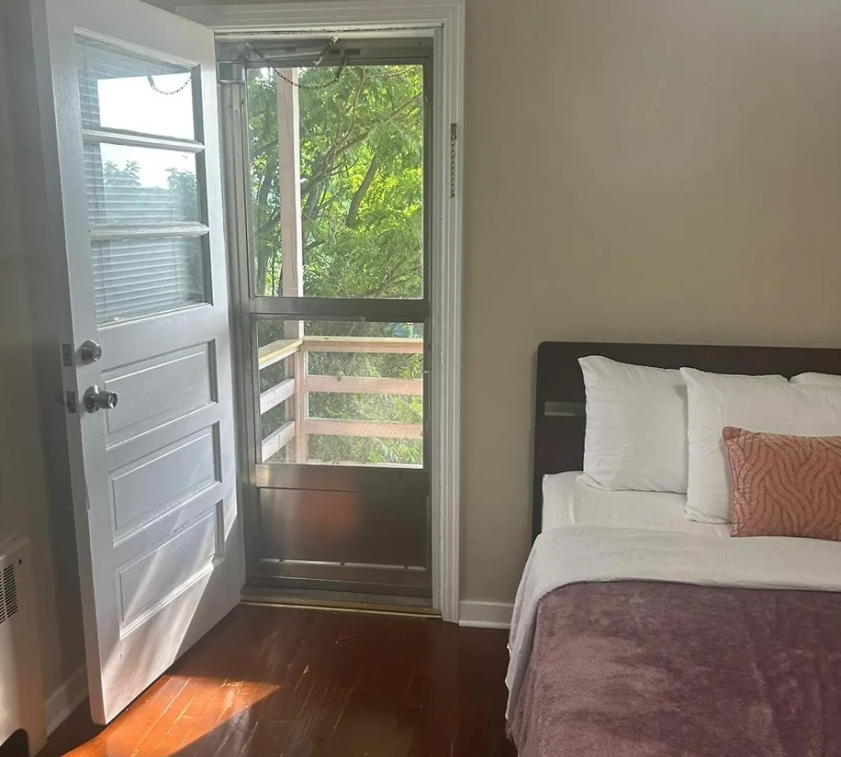 Beautifully Furnished Two-Bedroom Unit, Loaded With Appliances And Ample Parking Pittsburgh Apartment
