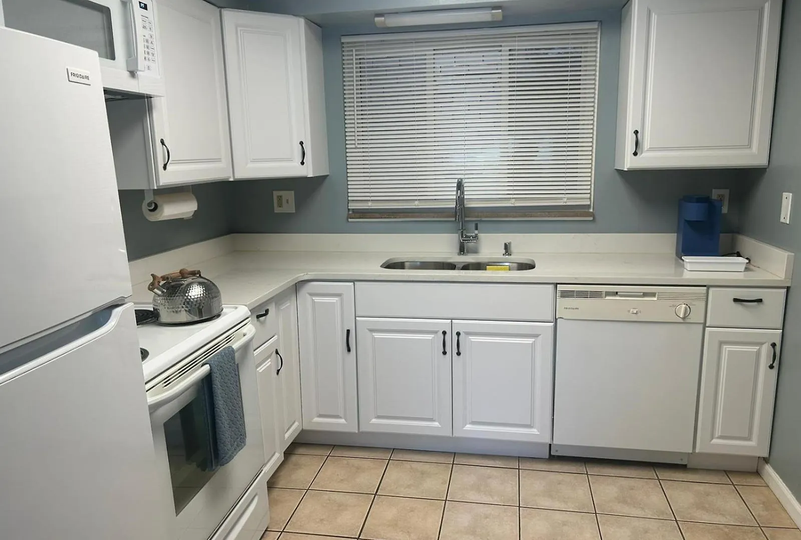 Beautifully Furnished Two-Bedroom Unit, Loaded With Appliances And Ample Parking Pittsburgh 0*,  United States