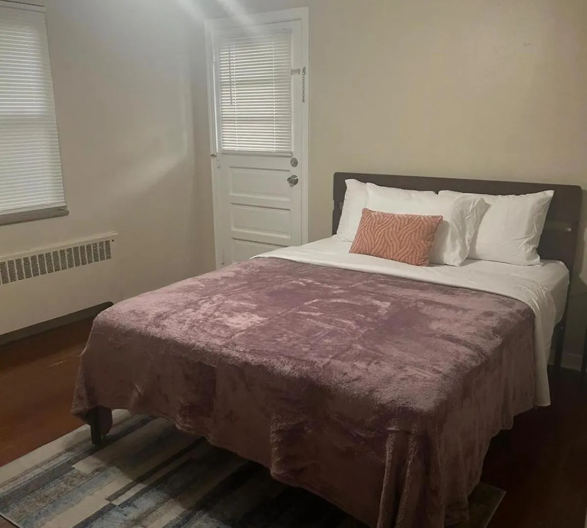 Beautifully Furnished Two-Bedroom Unit, Loaded With Appliances And Ample Parking Pittsburgh 0*,  USA