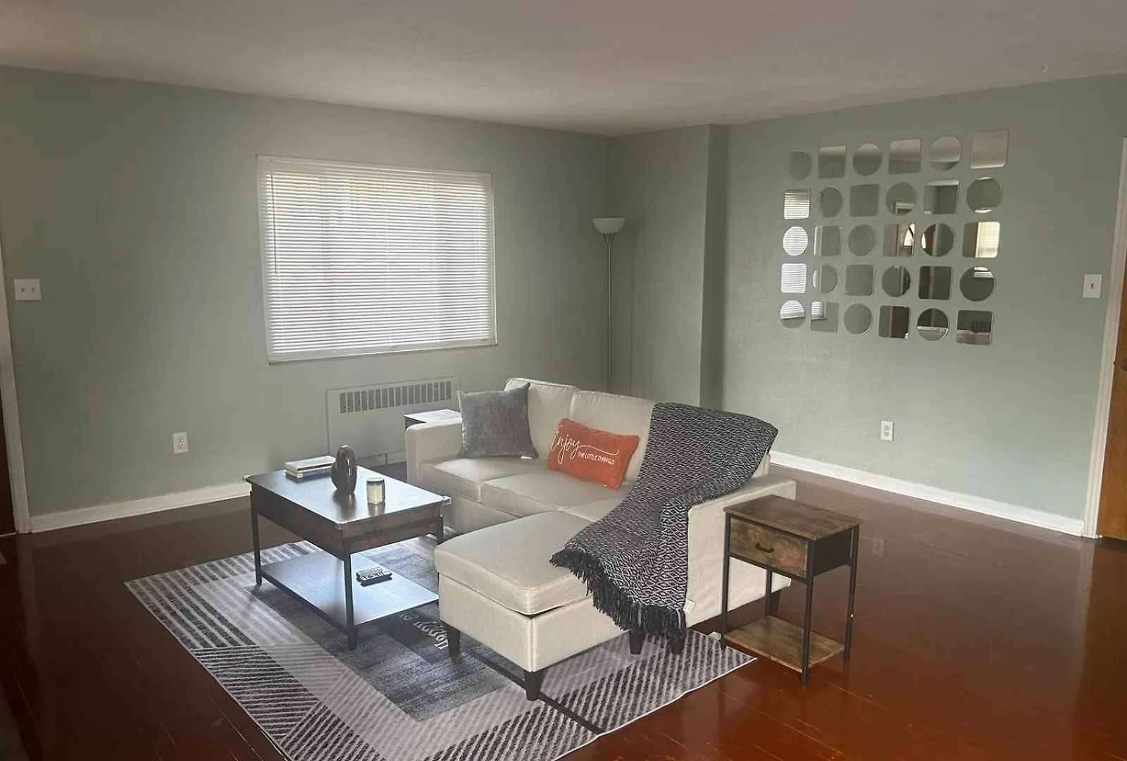 Beautifully Furnished Two-Bedroom Unit, Loaded With Appliances And Ample Parking Pittsburgh Apartmán