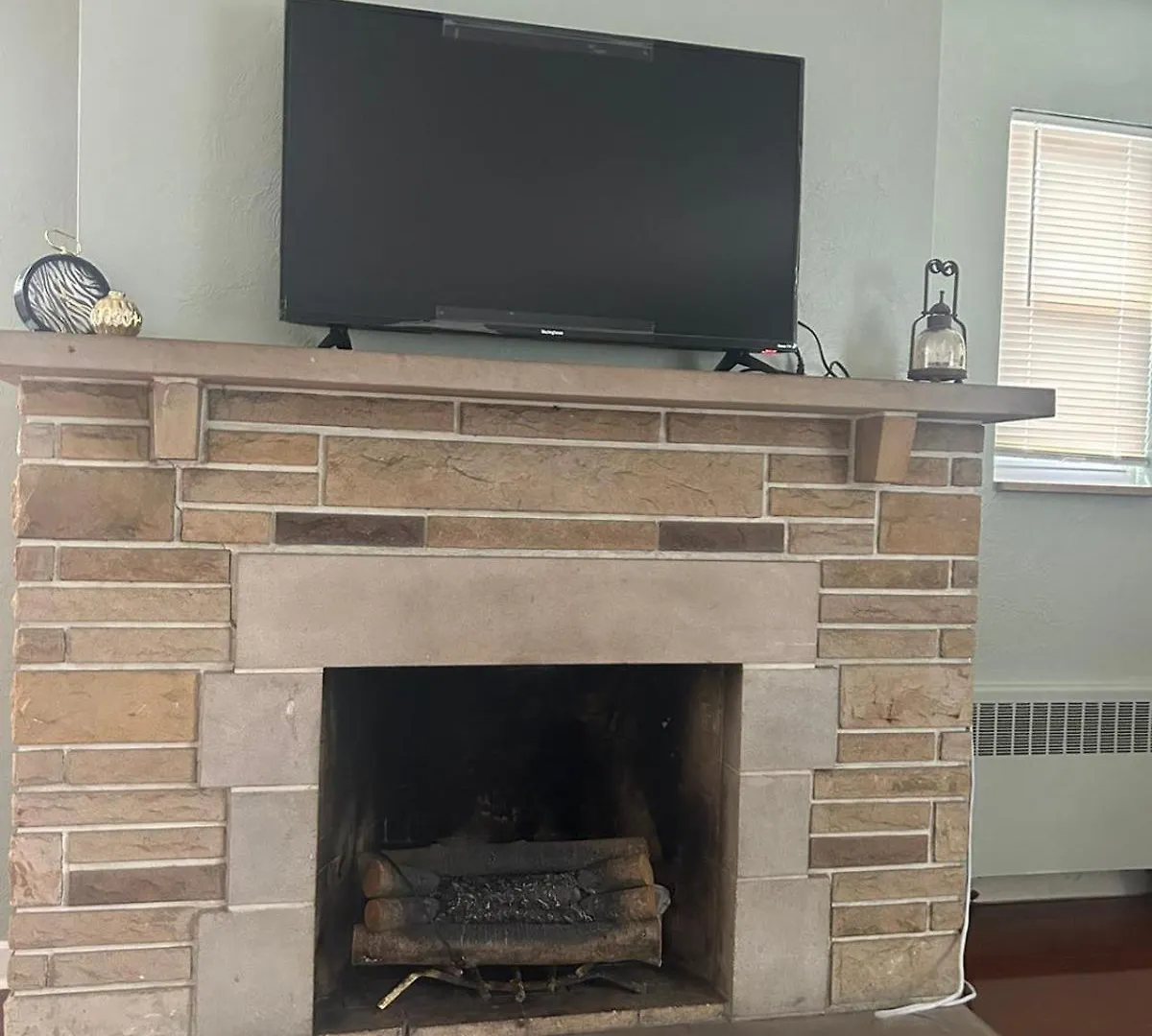 Beautifully Furnished Two-Bedroom Unit, Loaded With Appliances And Ample Parking Pittsburgh