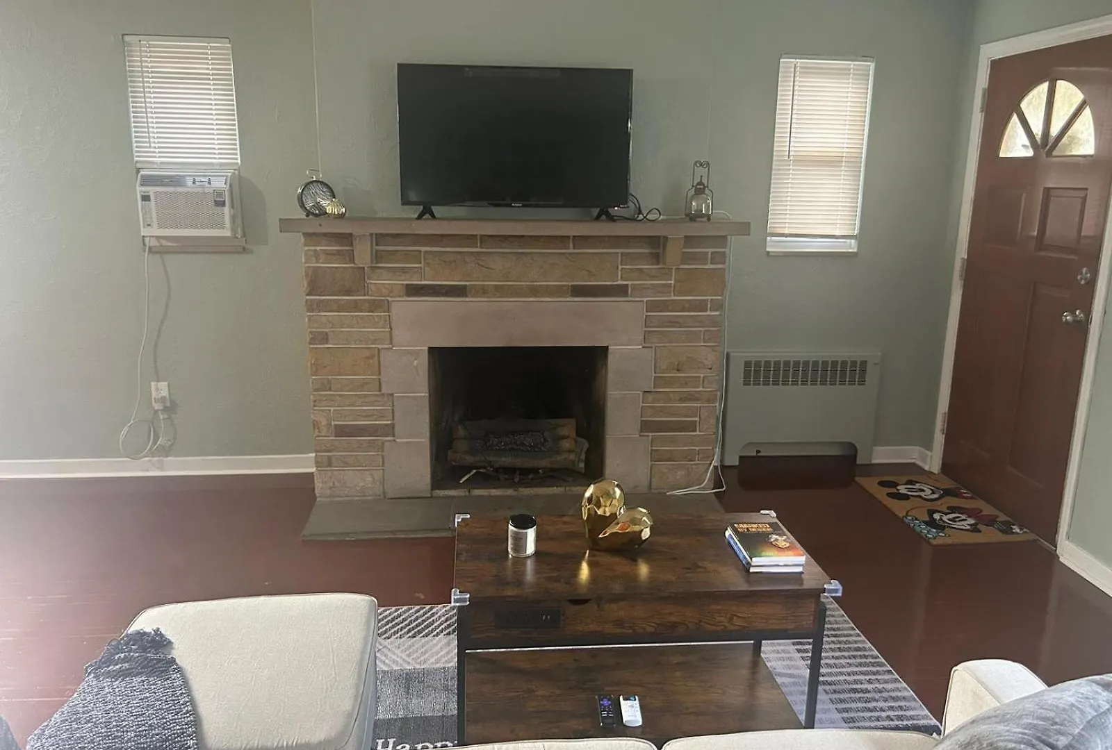 Beautifully Furnished Two-Bedroom Unit, Loaded With Appliances And Ample Parking Pittsburgh