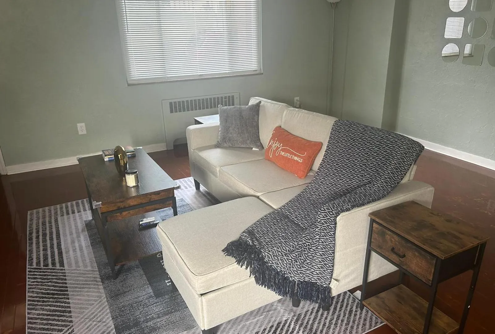 Beautifully Furnished Two-Bedroom Unit, Loaded With Appliances And Ample Parking Pittsburgh
