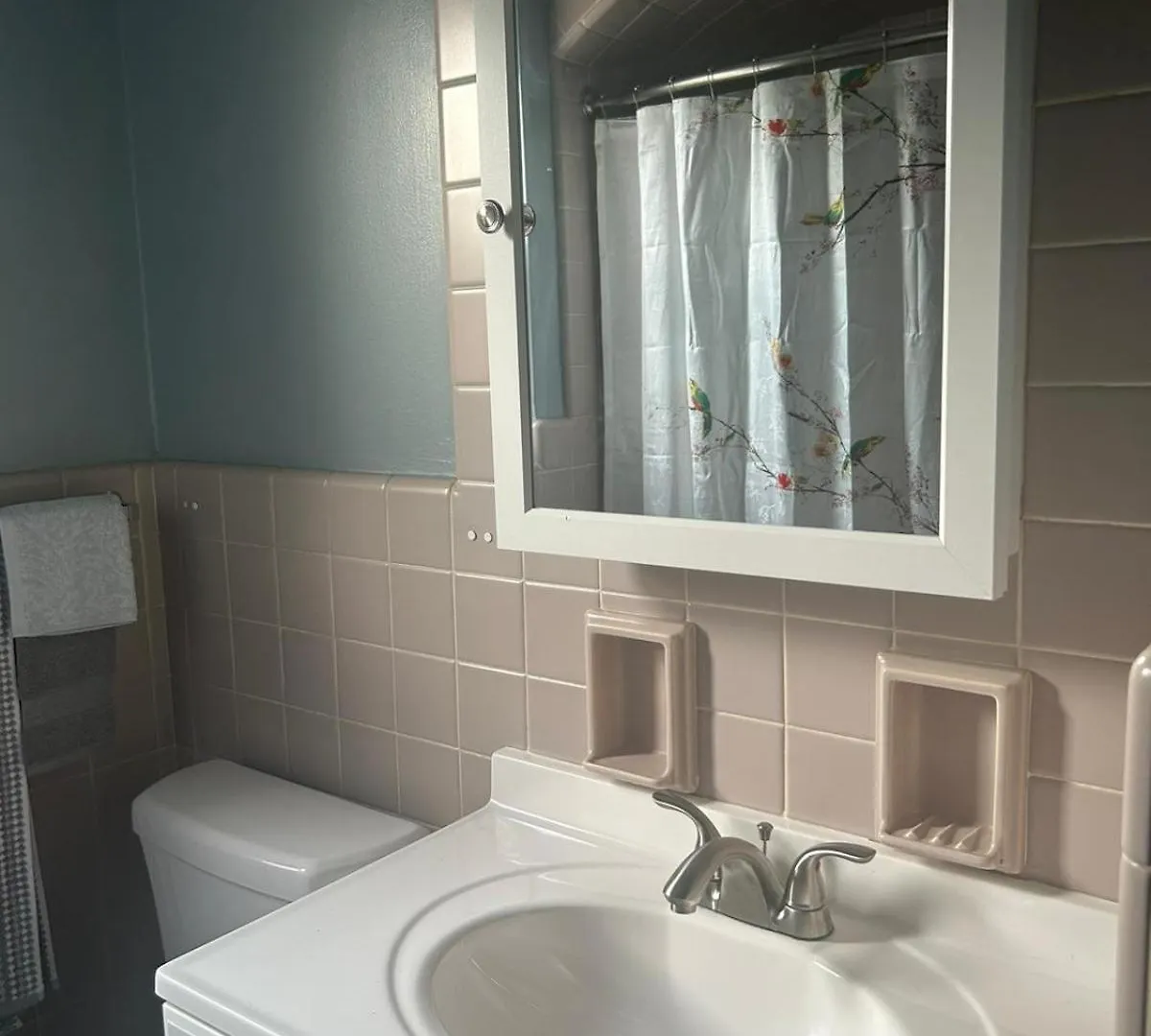 Beautifully Furnished Two-Bedroom Unit, Loaded With Appliances And Ample Parking Pittsburgh
