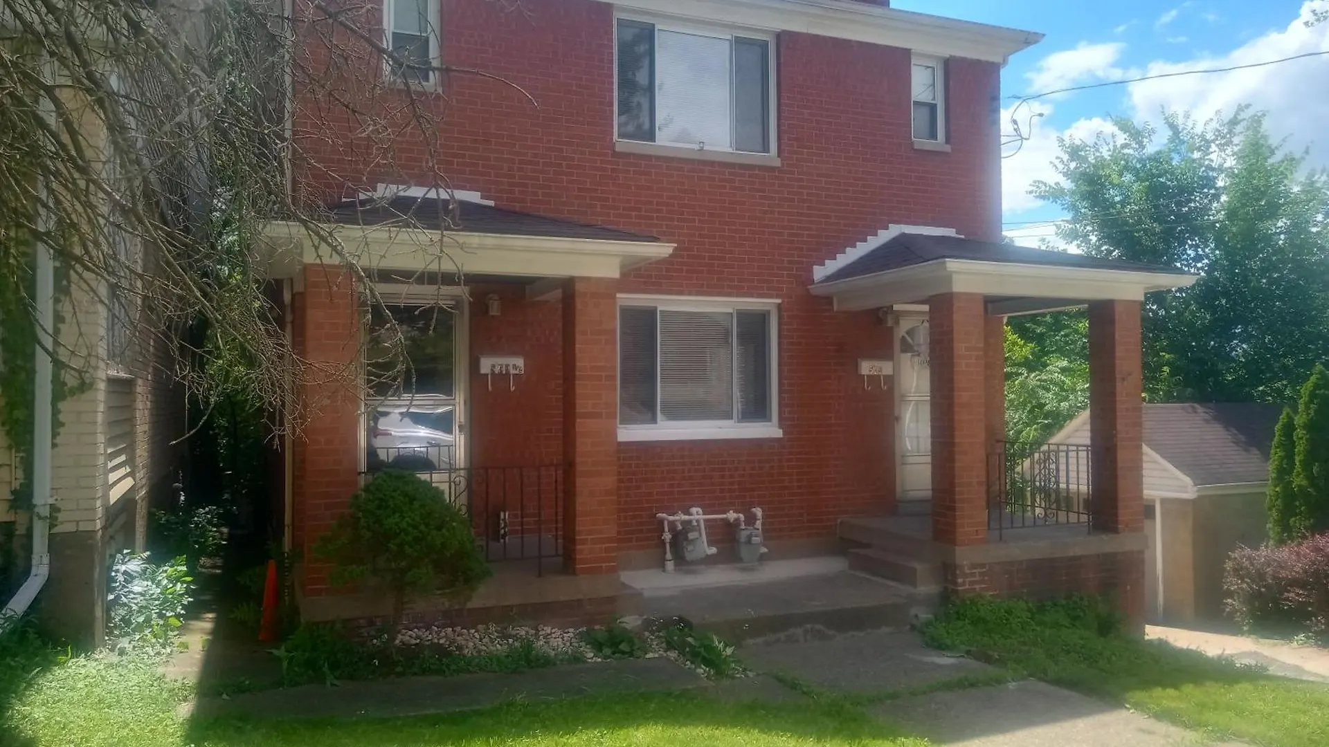 Beautifully Furnished Two-Bedroom Unit, Loaded With Appliances And Ample Parking Pittsburgh