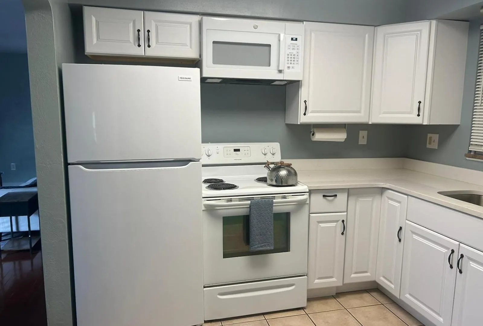 Beautifully Furnished Two-Bedroom Unit, Loaded With Appliances And Ample Parking Pittsburgh USA